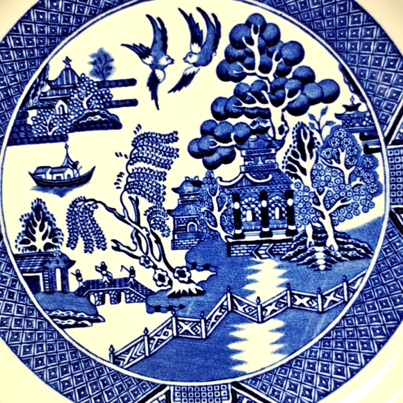 Blue Willow 10" Dinner plate England - Picture 3 of 4